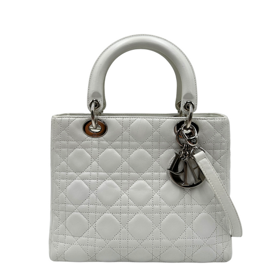 Borsa Lady Dior media in trama cannage e realizzata in pelle bianca. Borse di lusso usate ed originali