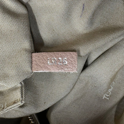 interno Borsa Tod's in pelle martellata color rosa cenere con parti metalliche argentate; munita di doppi manici e una tracolla regolabile. Completa di dustbag, di lusso, originale, ottime condizioni. 