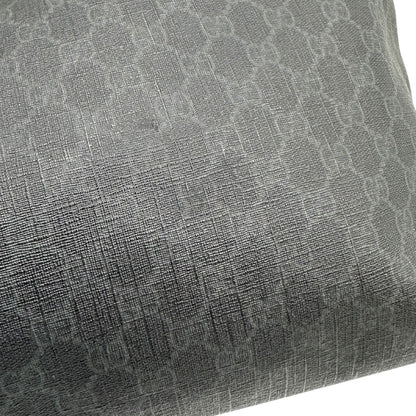 segno della Borsa Gucci in canvas GG antracite con finiture in pelle martellata; munita di doppi manici, indossabile a spalla. Completa di dustbag, di lusso, originale, ottime condizioni.  