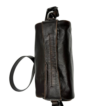 manico Borsa Prada in pelle marrone effetto distressed con parti metalliche argentate; munita di un manico singolo e una tracolla amovibile e regolabile. Completa di scatola, di lusso, originale, ottime condizioni. 