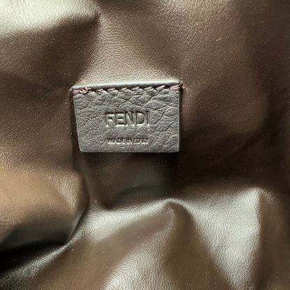 Beauty Fendi in nylon color tulipano con iconico logo su tutta la superficie e parti metalliche dorate, di lusso, originale, eccellenti condizioni. 