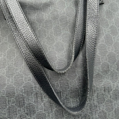 MANICI Borsa Gucci in canvas GG antracite con finiture in pelle martellata; munita di doppi manici, indossabile a spalla. Completa di dustbag, di lusso, originale, ottime condizioni. 