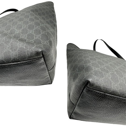 angoli Borsa Gucci in canvas GG antracite con finiture in pelle martellata; munita di doppi manici, indossabile a spalla. Completa di dustbag, di lusso, originale, ottime condizioni. 