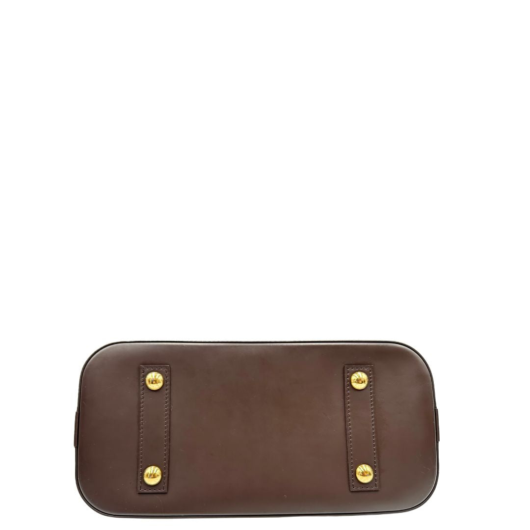 Base, Strutturata borsa Alma PM LV in canvas Damier Ébène e hardware dorato, indossabile a mano oppure a tracolla.