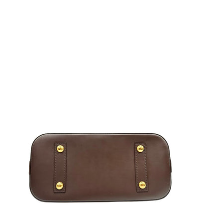 Base, Strutturata borsa Alma PM LV in canvas Damier Ébène e hardware dorato, indossabile a mano oppure a tracolla.