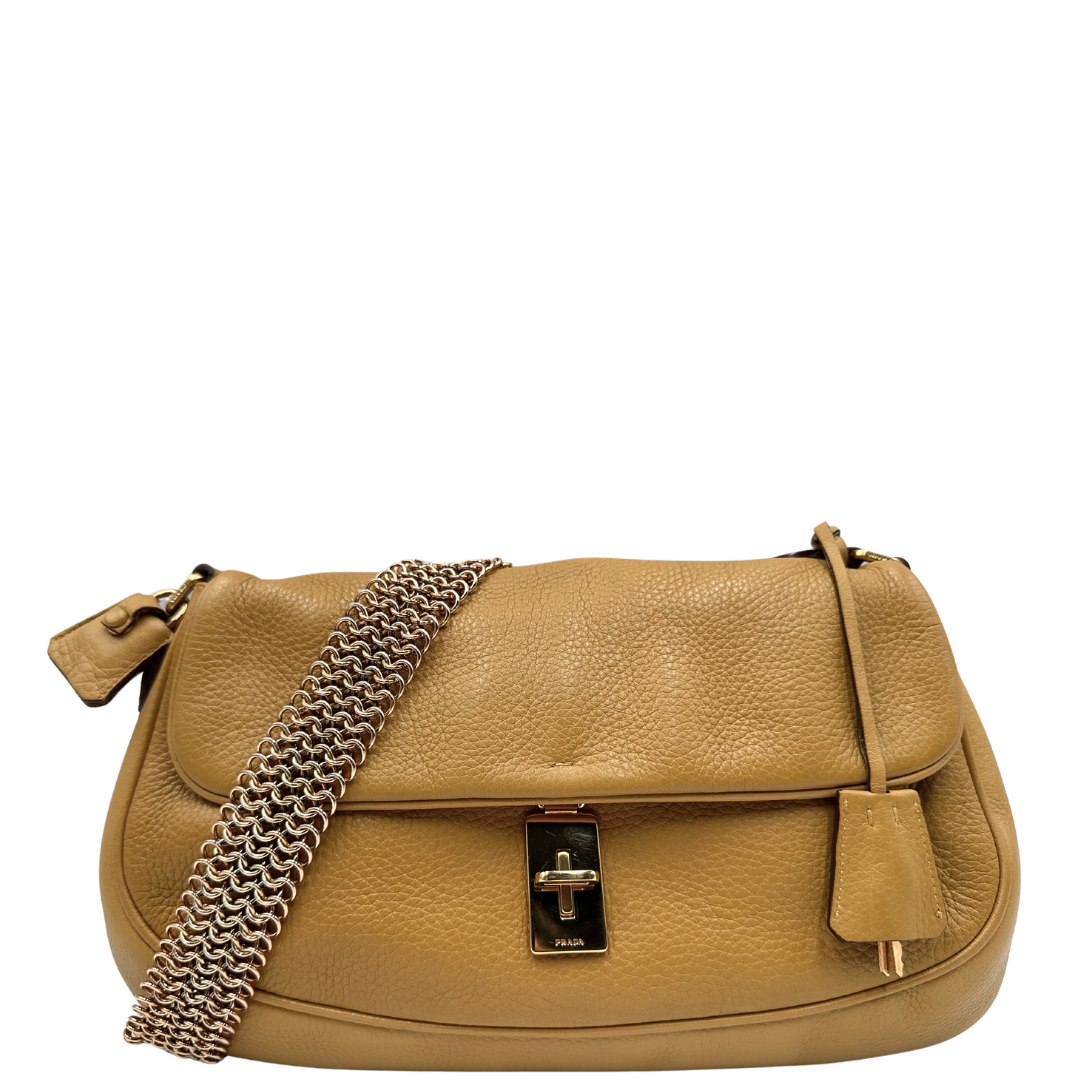 borsa prada cleo in pelle color beige daino trend. Borse di lusso usate ed originali