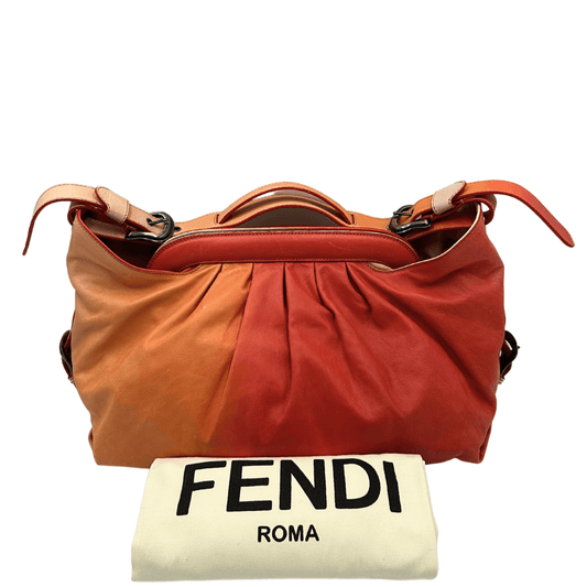 Doctor Bag Fendi in pelle dégradé dai toni caldi con design morbido e capiente. Eleganza e praticità per uno stile sofisticato e moderno.