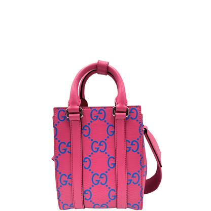 Mini Tote Gucci con tracolla: elegante e vivace, in tonalità fucsia con logo GG blu a contrasto. Perfetta per aggiungere un tocco di stile al tuo look quotidiano.