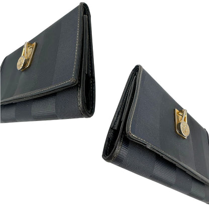 angoli Portafoglio Fendi in pelle blu notte trama Pequin con parti metalliche dorate, di lusso, originale, ottime condizioni, usato. 