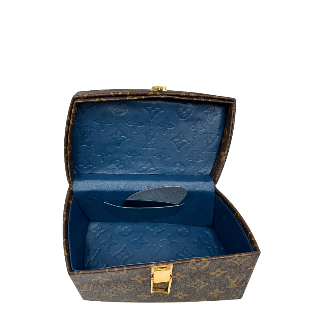 Tote Twisted Box Louis Vuitton x Frank Gehry in canvas marrone monogram con finiture in vacchetta naturale e parti metalliche dorate. Completo di corredo. Originale, usato, in condizioni ottime. 