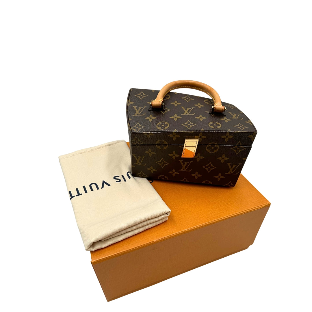 Tote Twisted Box Louis Vuitton x Frank Gehry in canvas marrone monogram con finiture in vacchetta naturale e parti metalliche dorate. Completo di corredo. Originale, usato, in condizioni ottime. 