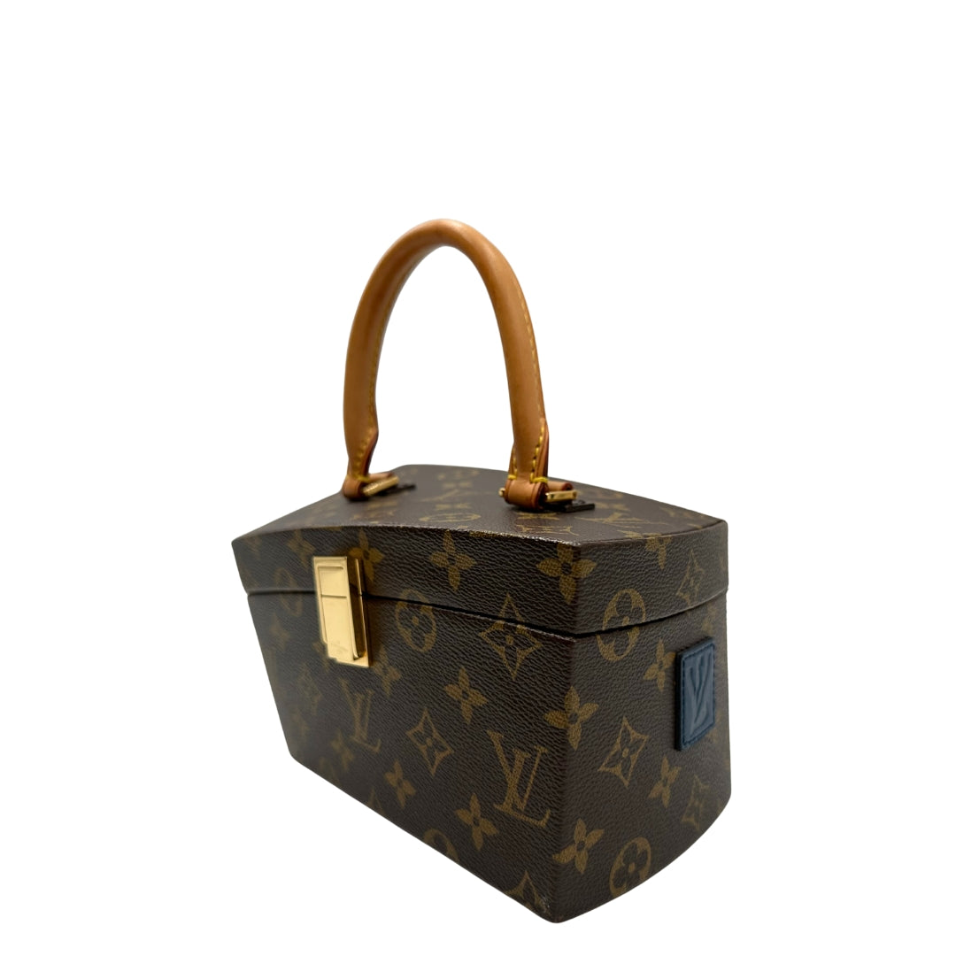 Tote Twisted Box Louis Vuitton x Frank Gehry in canvas marrone monogram con finiture in vacchetta naturale e parti metalliche dorate. Completo di corredo. Originale, usato, in condizioni ottime. 