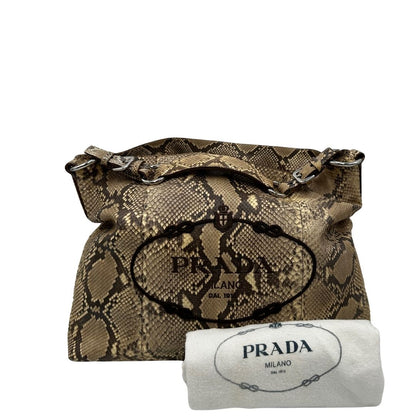 dustbag Borsa Prada in pelle con trama animalier rifinita con inserti metallici argentati e ricami marroni; munita di un manico singolo, da portare a spalla