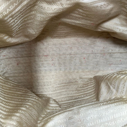 interno Borsa Prada in pelle con trama animalier rifinita con inserti metallici argentati e ricami marroni; munita di un manico singolo, da portare a spalla 