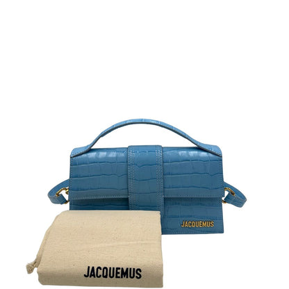 Borsa Jacquemus in pelle azzurra trama cocco con parti metalliche dorate; munita di un manico singolo e una tracolla amovibile e regolabile, dustbag 