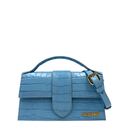 Borsa Jacquemus in pelle azzurra trama cocco con parti metalliche dorate; munita di un manico singolo e una tracolla amovibile e regolabile, front 