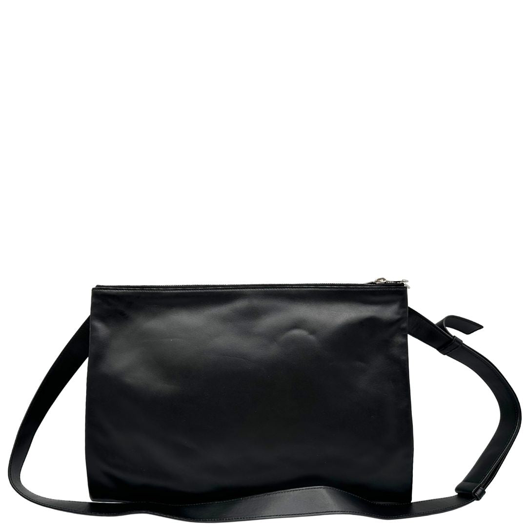  Retro Cartella Bottega Veneta in pelle intrecciata nera, rifinita con inserti metallici argentati e munita di una tracolla regolabile