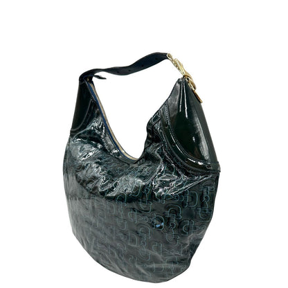 lato Borsa Gucci in pelle verniciata verde petrolio con trama Horsebit; munita di un manico singolo e impreziosita da inserti metallici dorati. 