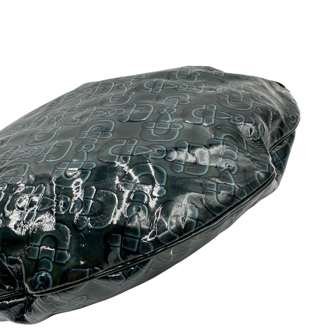 angolo Borsa Gucci in pelle verniciata verde petrolio con trama Horsebit; munita di un manico singolo e impreziosita da inserti metallici dorati. 