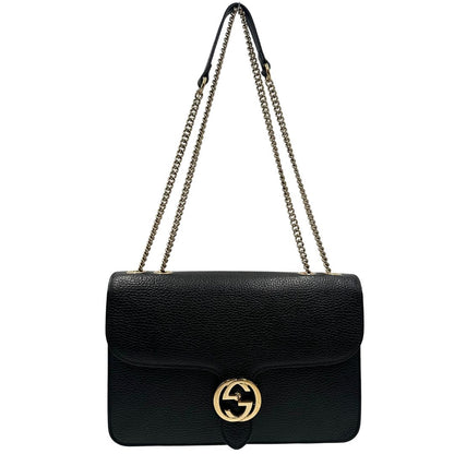 front Borsa Gucci in pelle martellata nera rifinita con inserti metallici dorati; munita di una tracolla in catena scorrevole con spallaccio in pelle 