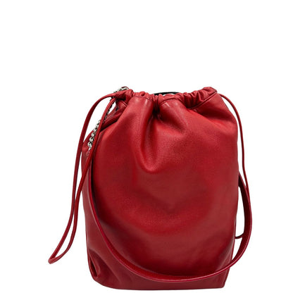 Sac Pochon Saint Laurent in pelle rossa con parti metalliche argentate. Rifinito con logo lettering sul front e munito di una pochette estraibile. Completo di dustbag. Originale, di lusso, usato, in condizioni ottime. 