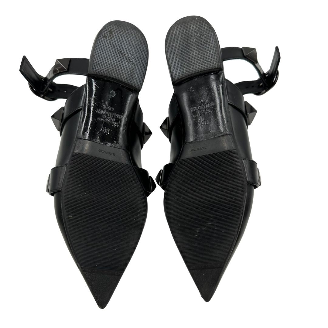 Ballerine Valentino Garavani in pelle nera impreziosite da iconiche borchie effeto renio.