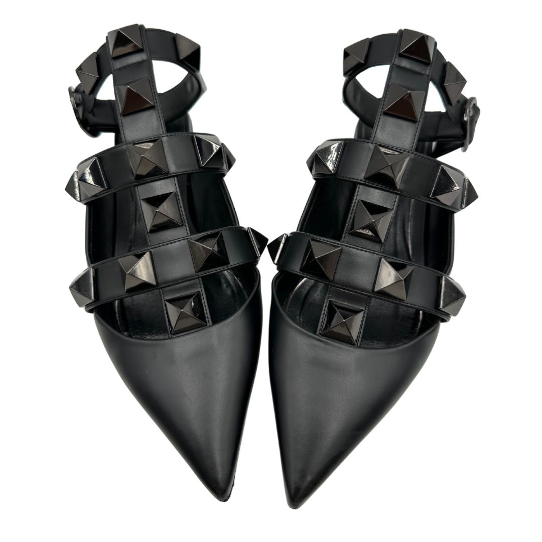 Ballerine Valentino Garavani in pelle nera impreziosite da iconiche borchie effeto renio.