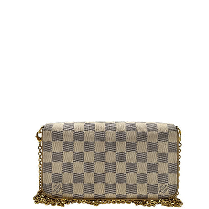 retor Borsa L.V. in canvas Damier Azur rifinita con parti metalliche dorate; munita di una tracolla in catena amovibile, un portacarte e un portamonete 