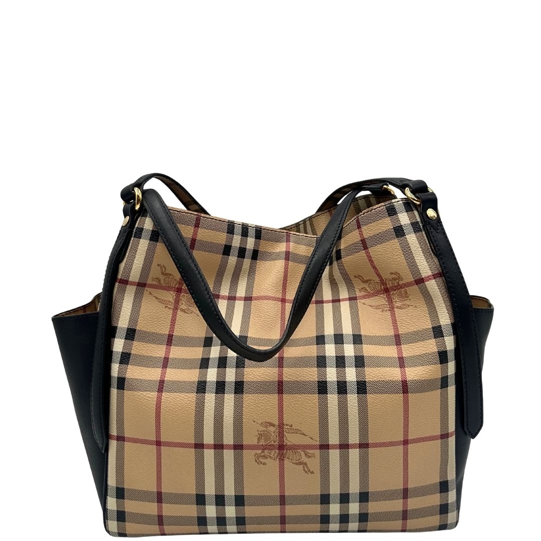 Retro di una borsa Burberry in canvas beige trama Burberry Check, con finiture in pelle nere e parti metalliche dorate. Munita di dustbag.
