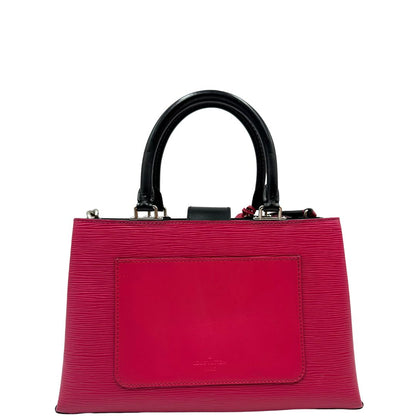retro Borsa L.V. in pelle epi fucsia rifinita con parti in pelle nere e parti metalliche argentate; munita di doppi manici stondati e una tracolla amovibile. Completa di scatola logata 