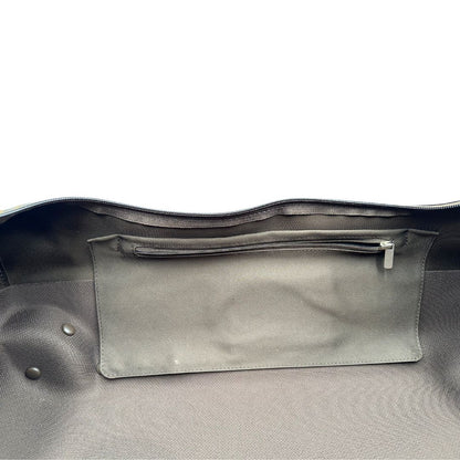 Borsone Louis Vuitton Horizon Soft Duffle 55 in canvas marrone monogram con dettagli in vacchetta naturale e parti metalliche argentate. Munito di doppi manici in tessuto e un manico singolo in vacchetta. Completo di dustbag. Originale, usato, in condizioni ottime. 