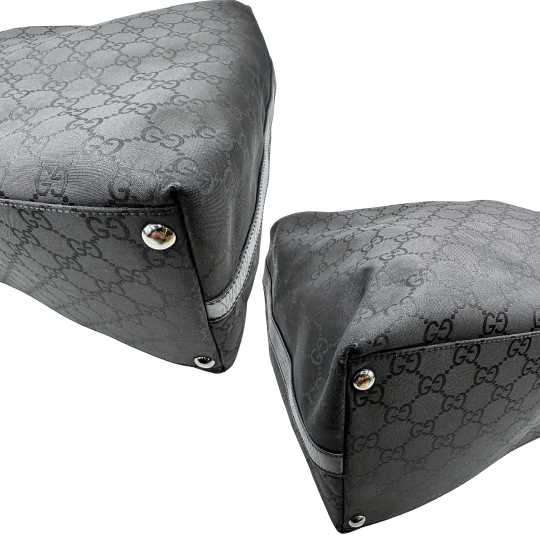 Angoli di un borsone Gucci in tessuto trama GG Supreme con parti metalliche argentate e finiture in pelle tono su tono; munita di un manico singolo amovibile. Indossabile a spalla.