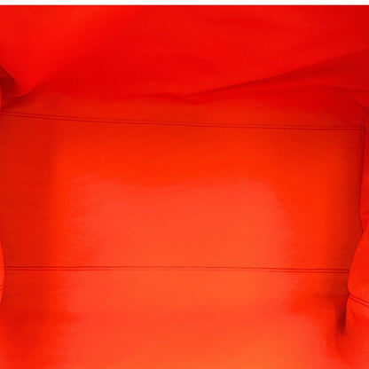 interno Borsone Gucci in pelle arancione fluo monogram; munito di doppi manici stondati e una tracolla regolabile in tessuto. Completo di dustbag. 