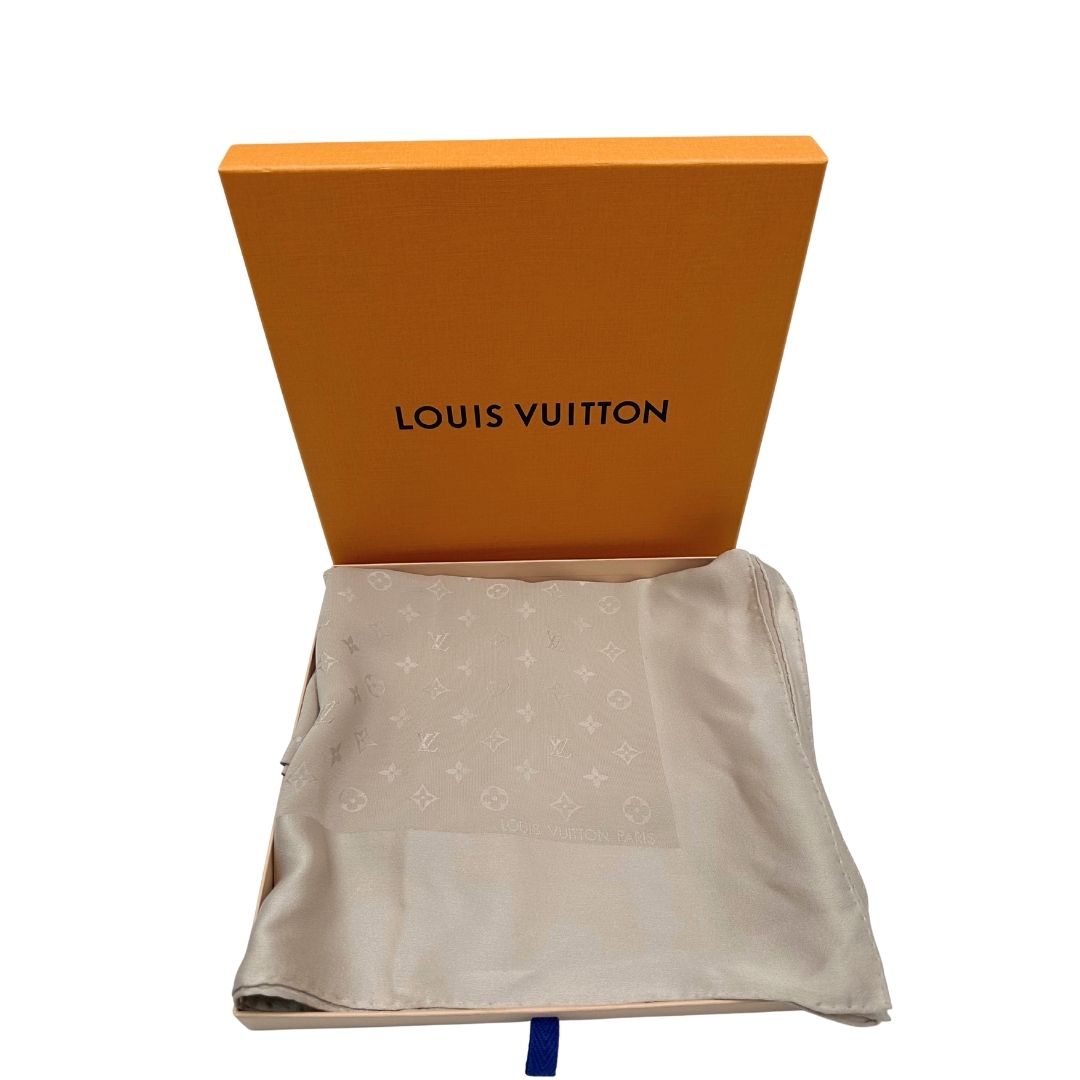 Foulard Louis Vuitton monogram – Vivo Vintage - Main Image