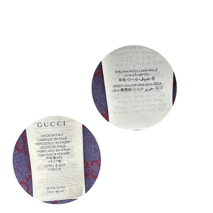 Scialle Gucci in misto lana e seta bicolore; bordeaux e blu con trama GG, e bori sfrangiati. Completo di scatola. Originale, usato, in condizioni ottime. 