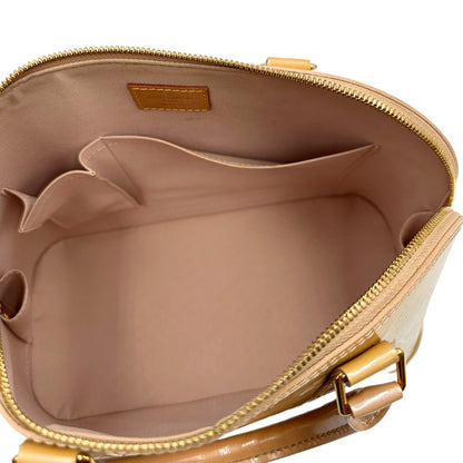 Interno Alma PM Louis Vuitton in pelle Vernis color noisette con parti metalliche dorate e doppi manici stondati; da portare a mano. Originale, usato, in condizioni ottime. 