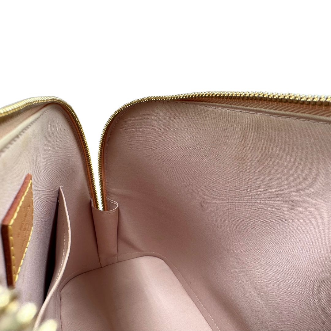 Interno Alma PM Louis Vuitton in pelle Vernis color noisette con parti metalliche dorate e doppi manici stondati; da portare a mano. Originale, usato, in condizioni ottime. 