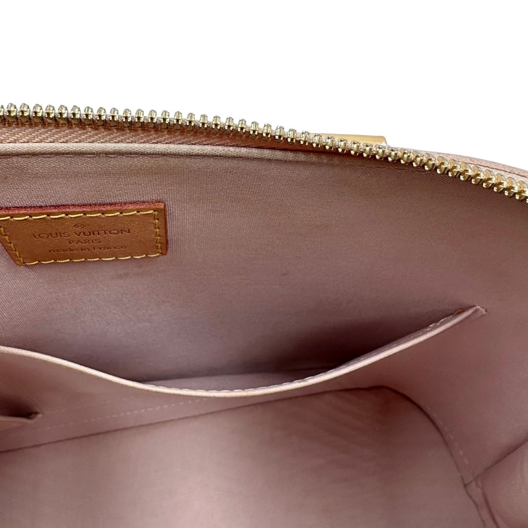 Interno Alma PM Louis Vuitton in pelle Vernis color noisette con parti metalliche dorate e doppi manici stondati; da portare a mano. Originale, usato, in condizioni ottime. 