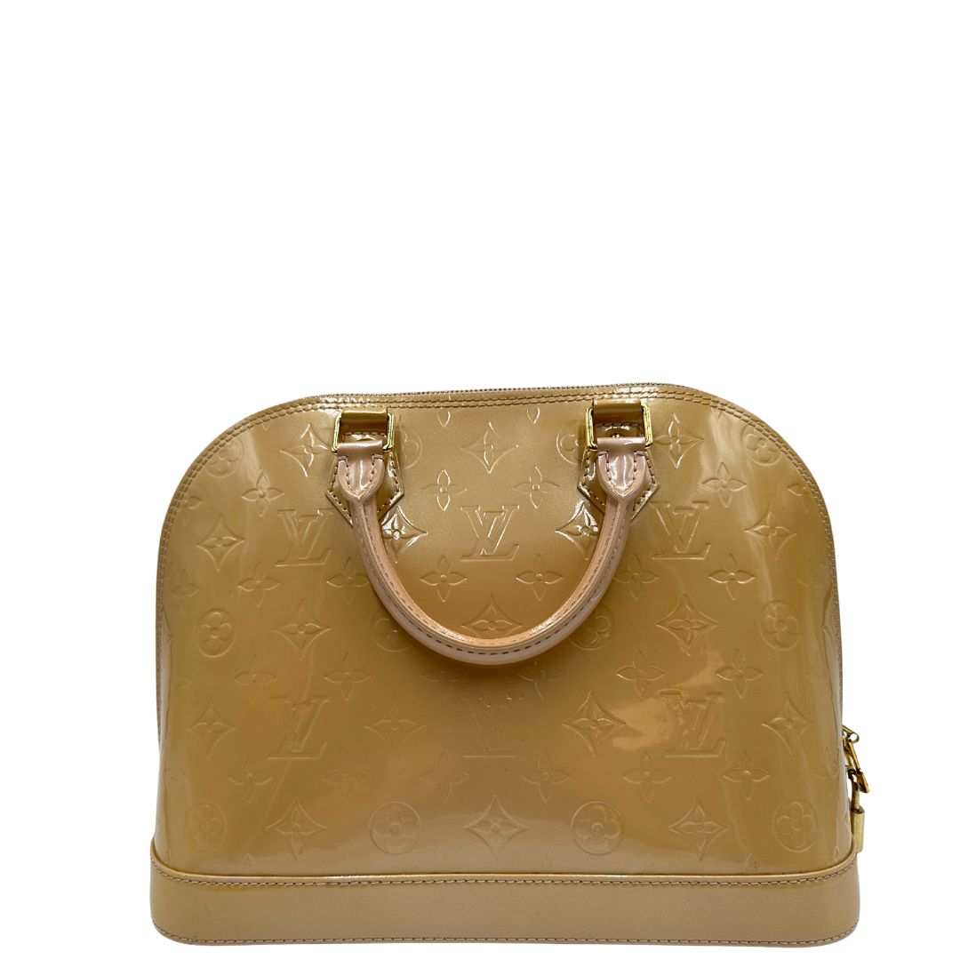 Retro Alma PM Louis Vuitton in pelle Vernis color noisette con parti metalliche dorate e doppi manici stondati; da portare a mano. Originale, usato, in condizioni ottime. 