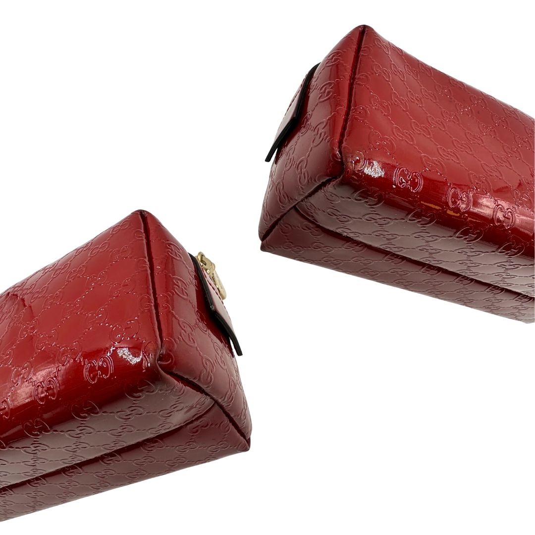 angoli Pochette in pelle rossa verniciata monogram con parti metalliche dorate. Completa di dustbag, di lusso, originale, ottime condizioni 