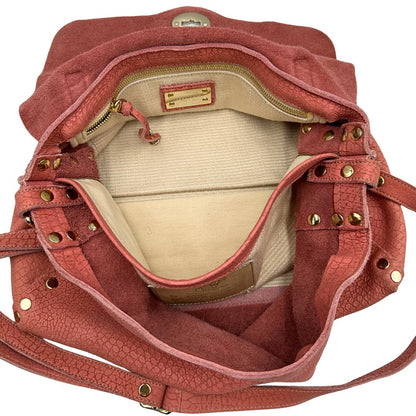 interno Borsa Zanellato in pelle scamosciata rosa trama cocco con parti metalliche dorate. Munita di un mono manico e una tracolla regolabile, e amovibile. 