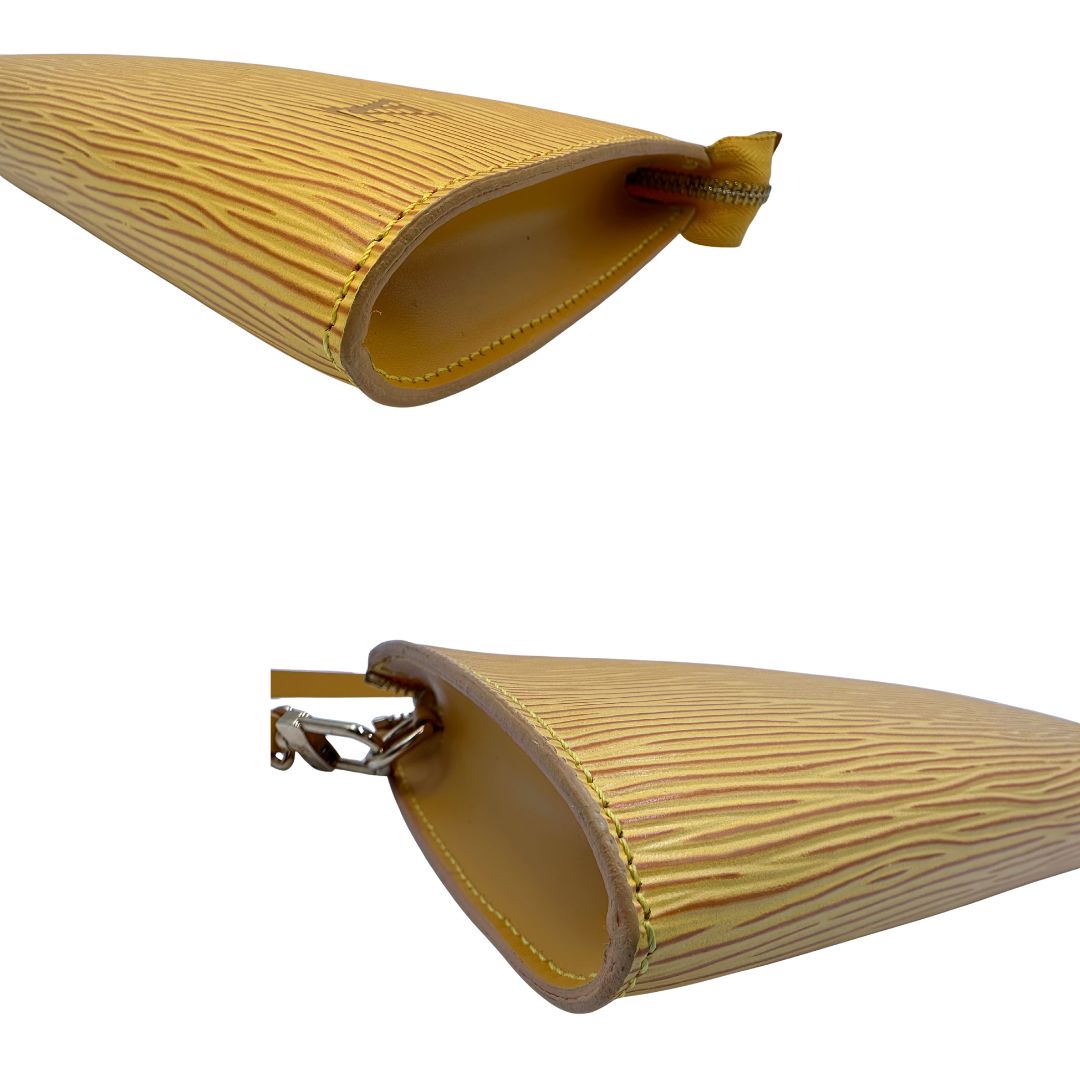 Angoli Pochette Louis Vuitton Accessoires in pelle Epi giallo ocra con parti metalliche dorate, munita di mono manico e tracolla regolabile, e amovibile. Completa di scatola. Originale, usato, condizioni ottime. 