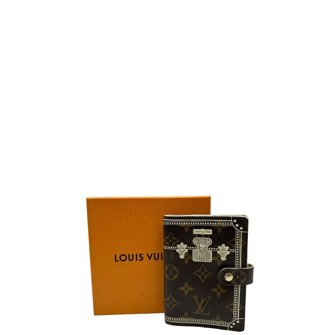 Porta agenda Louis Vuitton in tela monogram; chiusura a bottone in metallo dorato