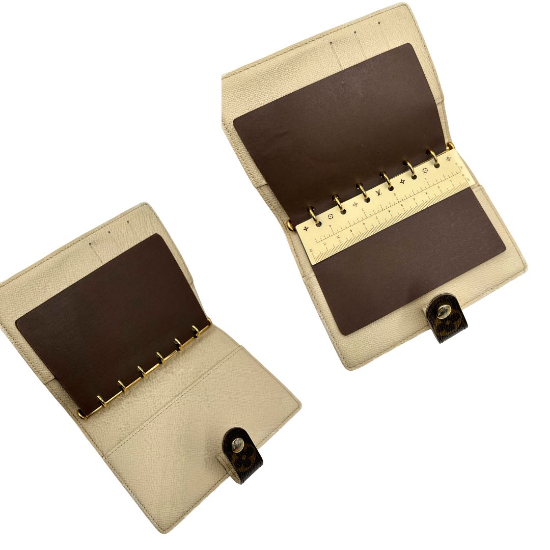 Porta agenda Louis Vuitton in tela monogram; chiusura a bottone in metallo dorato