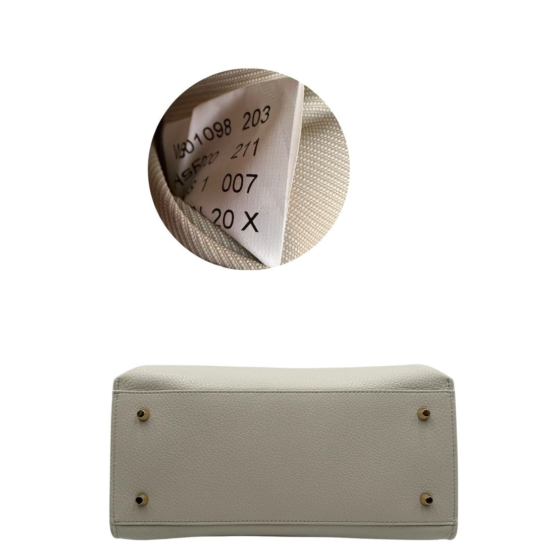 base Borsa Furla in pelle martellata color bianco latte con parti metalliche oro chiaro; munita di doppi manici, indossabile a spalla 
