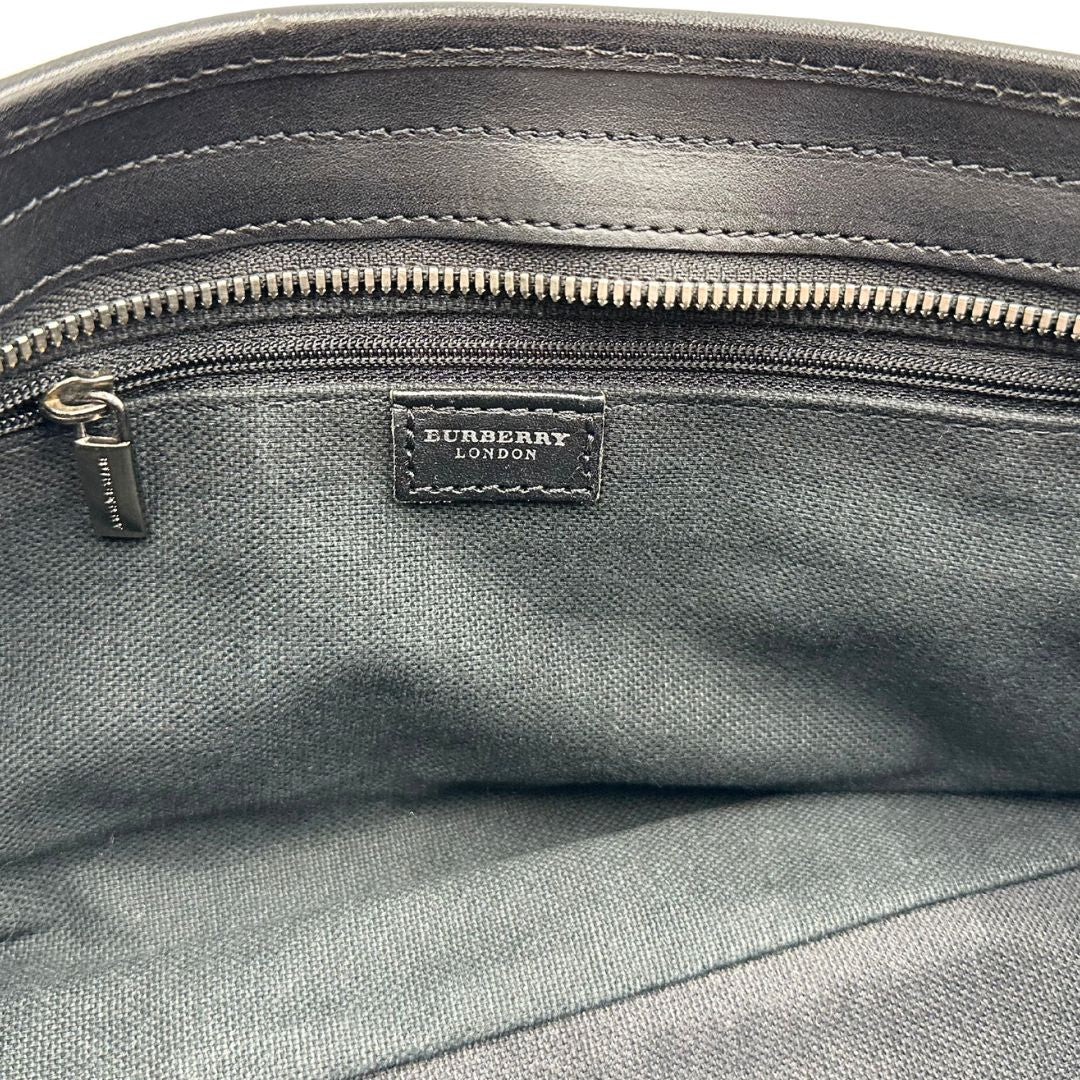 interno Borsa Burberry in lana trama tartan con finiture in pelle nera e parti metalliche color argento anticato; munita di un manico singolo, indossabile a spalla, di lusso, originale, ottime condizioni.  