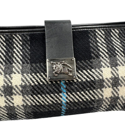 Borsa Burberry in lana trama tartan con finiture in pelle nera e parti metalliche color argento anticato; munita di un manico singolo, indossabile a spalla, di lusso, originale, ottime condizioni.  