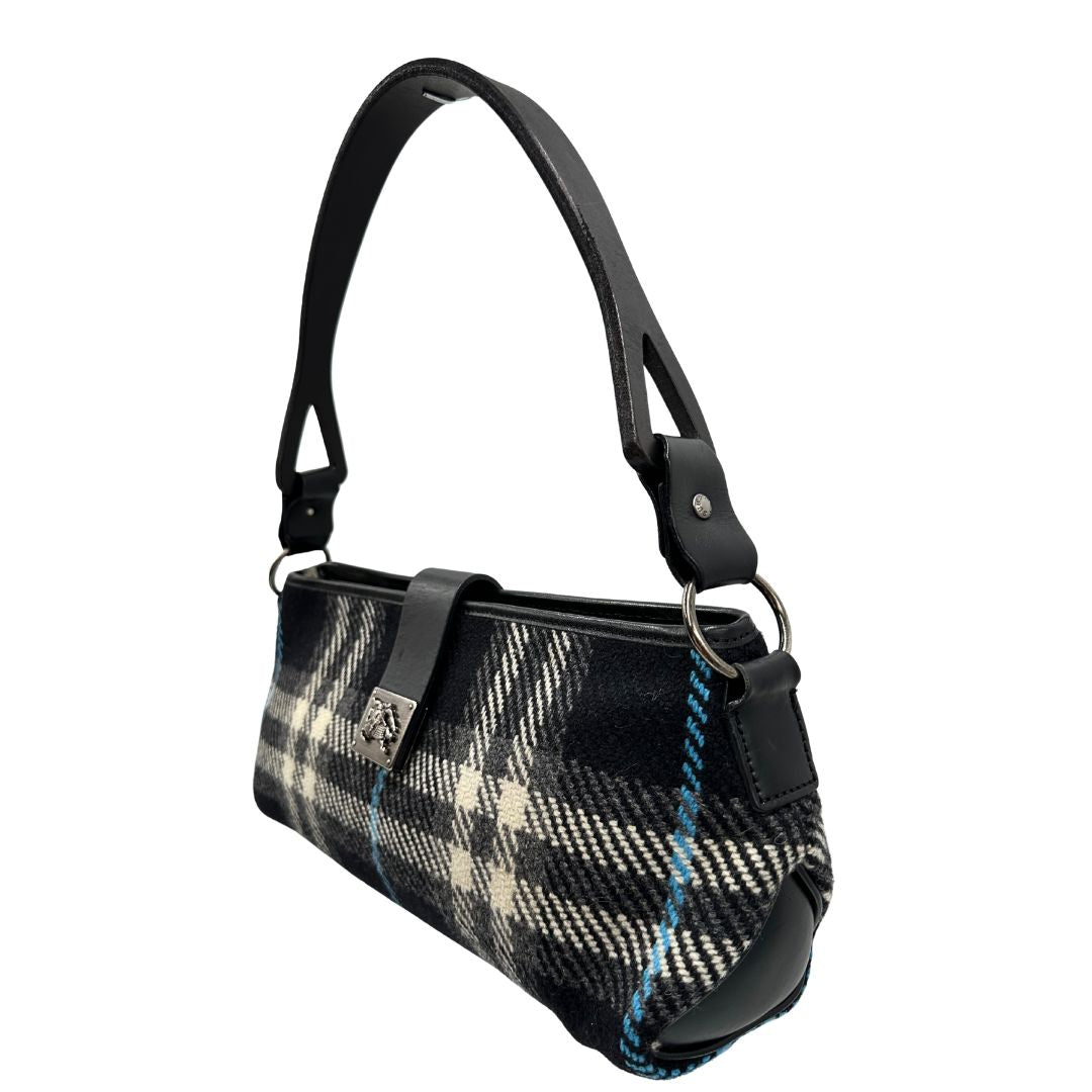 lato Borsa Burberry in lana trama tartan con finiture in pelle nera e parti metalliche color argento anticato; munita di un manico singolo, indossabile a spalla, di lusso, originale, ottime condizioni.  
