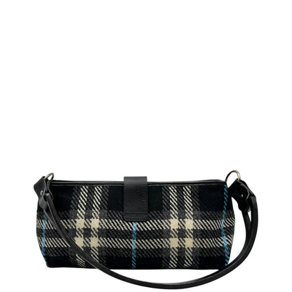 retro Borsa Burberry in lana trama tartan con finiture in pelle nera e parti metalliche color argento anticato; munita di un manico singolo, indossabile a spalla, di lusso, originale, ottime condizioni.  