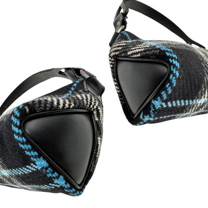 angoli Borsa Burberry in lana trama tartan con finiture in pelle nera e parti metalliche color argento anticato; munita di un manico singolo, indossabile a spalla, di lusso, originale, ottime condizioni.  